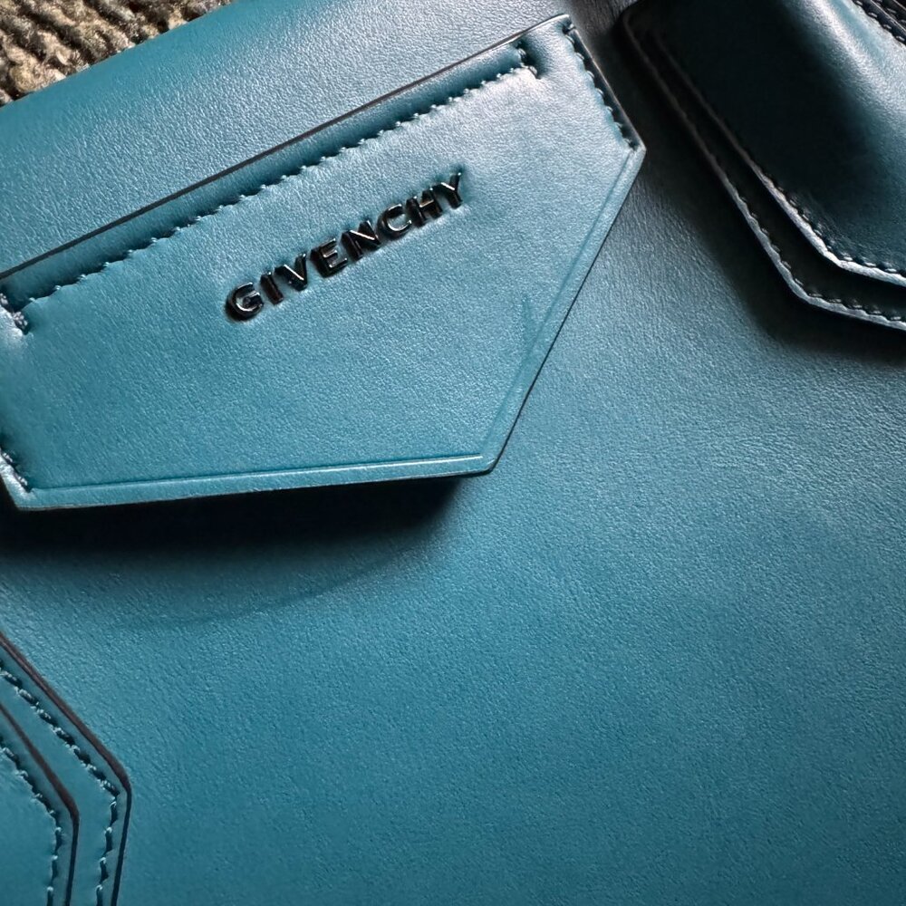 COPY - GIVENCHY Medium Soft Antigona in Petrol Blue. - Picture 8 of 17